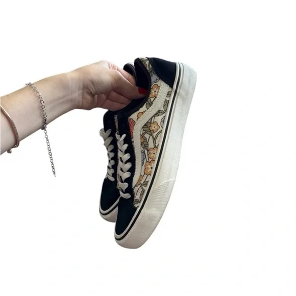 Vans Black and White Old Skool Sneakers with Floral Design Size 8 Woman’s - Picture 9 of 14